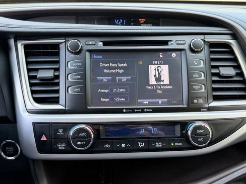 Used 2019 Toyota Highlander XLE AWD/4WD image 23