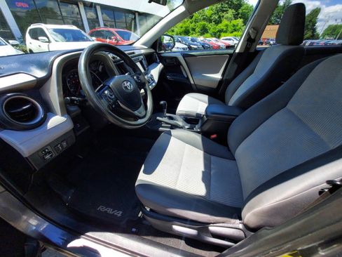 Used 2015 Toyota RAV4 LE AWD/4WD image 7