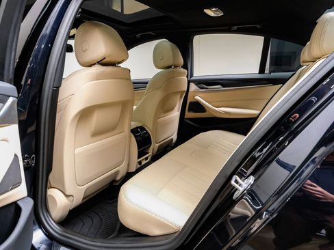 Used 2023 BMW 530e 530e iPerformance w/ M Sport Package image 41