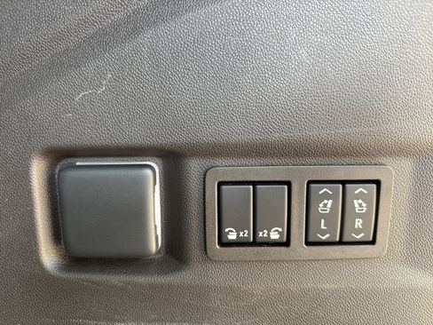 Used 2024 Chevrolet Tahoe Z71 w/ Luxury Package AWD/4WD image 38
