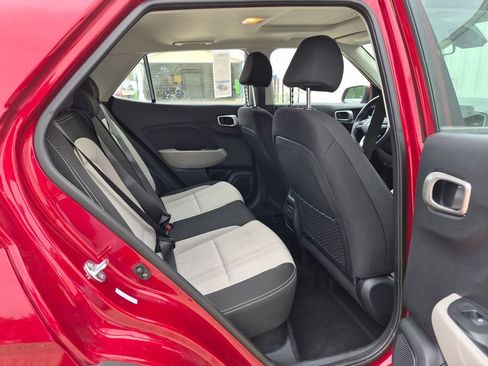 Used 2025 Hyundai Venue SEL FWD image 25