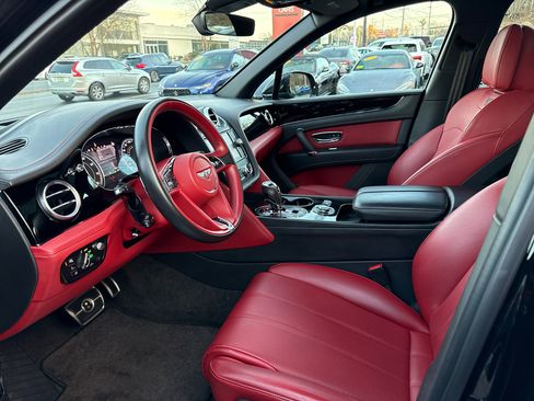 Used 2019 Bentley Bentayga image 27