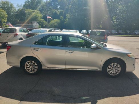 Used 2014 Toyota Camry LE FWD image 7