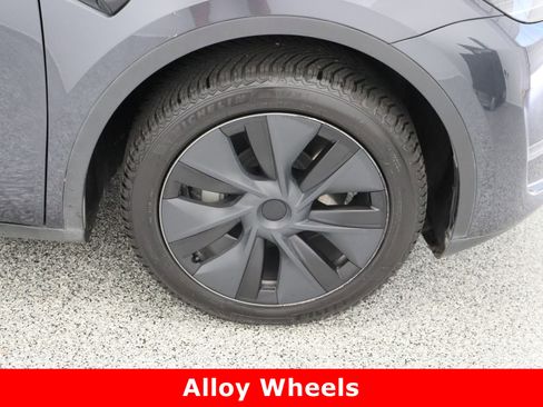 Used 2024 Tesla Model Y Long Range image 5