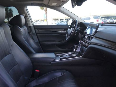 Used 2018 Honda Accord Touring image 15