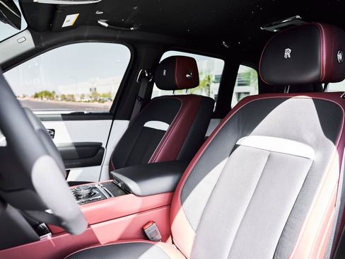 Used 2026 Rolls-Royce Cullinan image 49