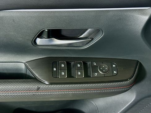 Used 2025 Nissan Kicks SR image 24