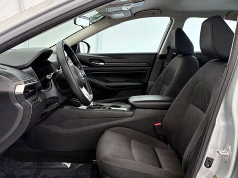 Used 2025 Nissan Altima 2.5 SV FWD image 11