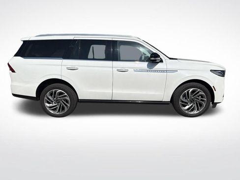 Used 2026 Lincoln Navigator Reserve AWD/4WD image 4