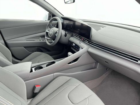 Used 2024 Hyundai Elantra SEL w/ Convenience Package FWD image 23