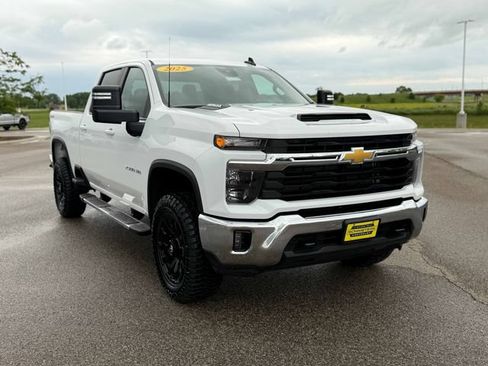 Used 2025 Chevrolet Silverado 2500 LT w/ Convenience Package AWD/4WD image 4