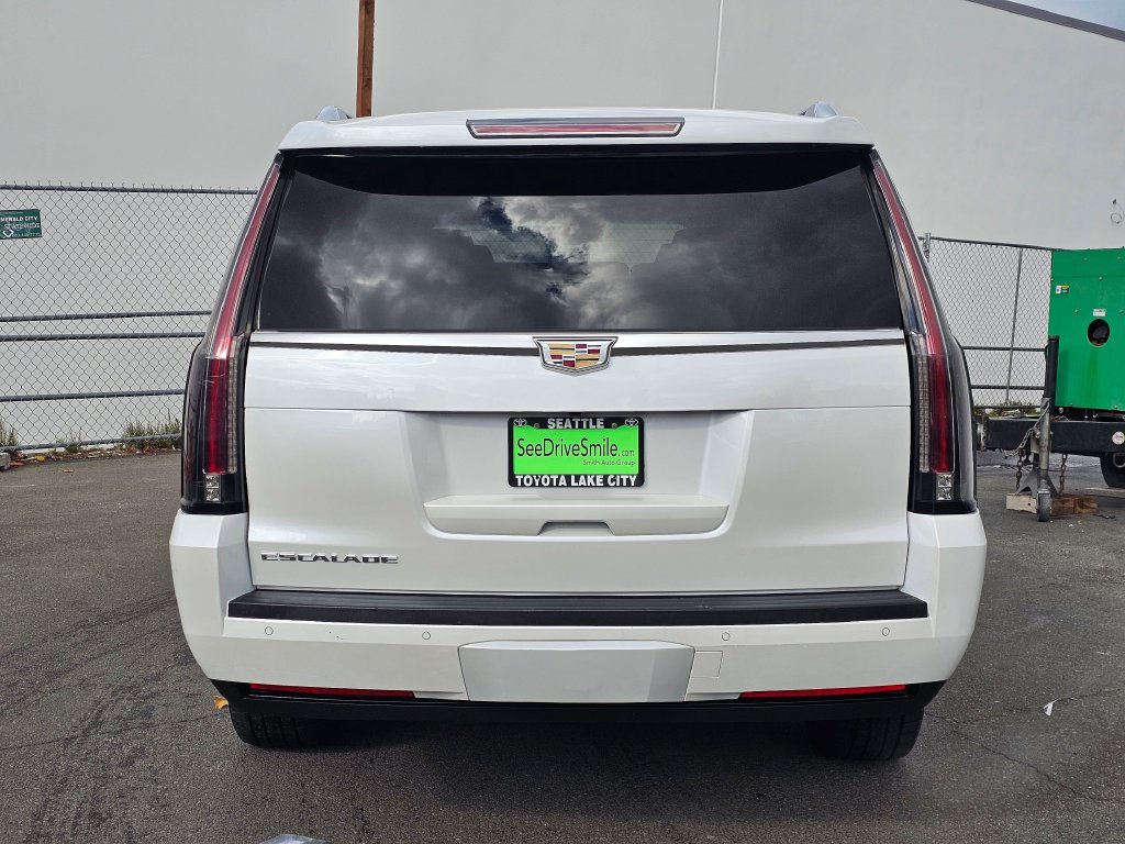 Used 2016 Cadillac Escalade ESV Luxury AWD/4WD image 6