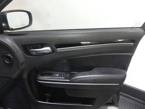 Used 2023 Chrysler 300 Touring w/ Sport Appearance Package RWD image 18