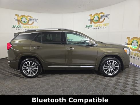 Used 2024 GMC Terrain Denali w/ Denali Premium Package AWD/4WD image 9