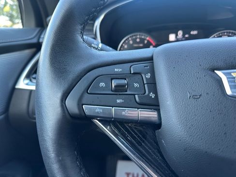 Used 2025 Cadillac XT6 Premium Luxury image 32