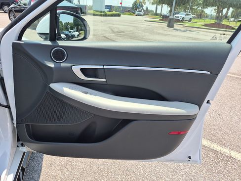 Used 2025 Hyundai Sonata SEL FWD image 31