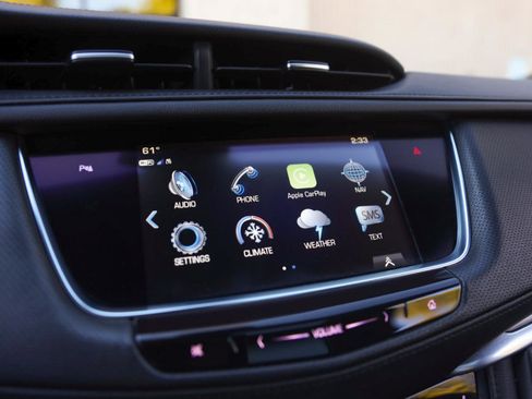 Used 2018 Cadillac XT5 Luxury w/ LPO, Black Ice Package FWD image 27