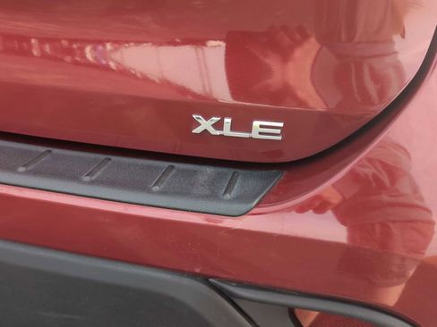 Used 2024 Toyota Highlander XLE FWD image 33