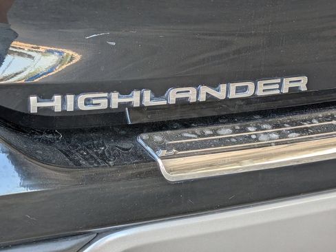 Used 2024 Toyota Highlander Platinum FWD image 34