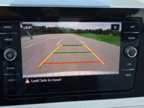 Certified 2025 Volkswagen Taos SE image 23