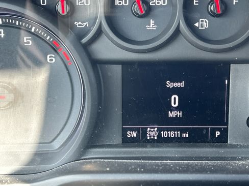 Used 2019 Chevrolet Silverado 1500 Custom w/ Custom Value Package AWD/4WD image 11