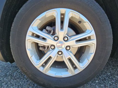 Used 2023 GMC Terrain SLE w/ Driver Convenience Package FWD image 17