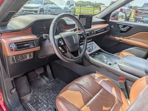 Used 2021 Lincoln Aviator Grand Touring w/ Elements Package Plus AWD/4WD image 13