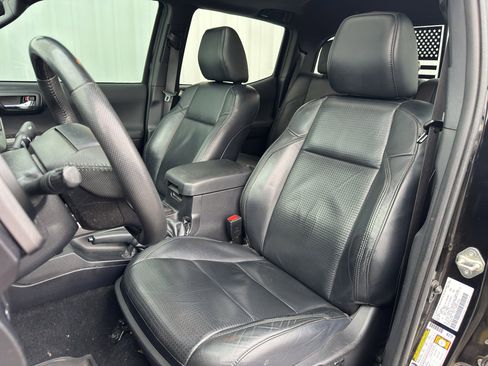 Certified 2020 Toyota Tacoma TRD Sport w/ TRD Premium Sport Package image 9