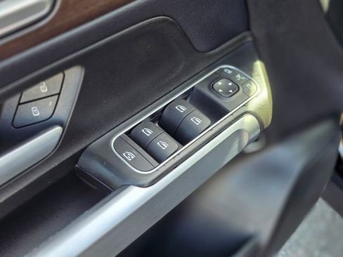 Used 2021 Mercedes-Benz GLB 250 GLB 250 w/ Premium Package image 21