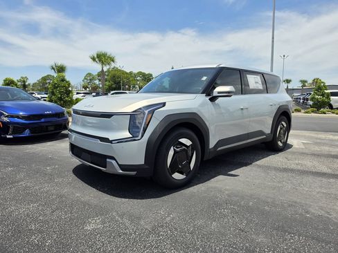 New 2026 Kia EV9 Light RWD image 4