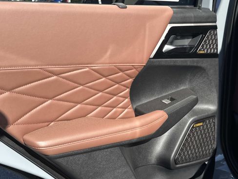 New 2026 Mitsubishi Outlander SEL image 9