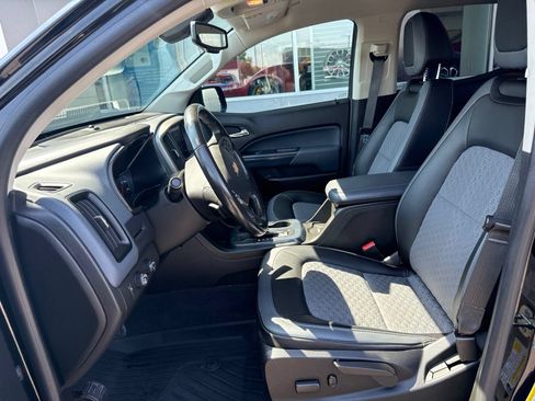 Used 2021 Chevrolet Colorado Z71 w/ Z71 Midnight Edition AWD/4WD image 19