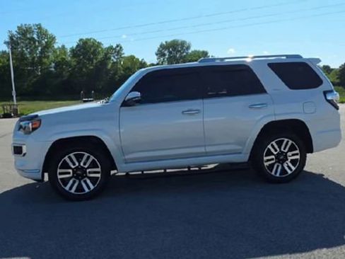 Used 2022 Toyota 4Runner Limited w/ Convenience Package (TMS) AWD/4WD image 4