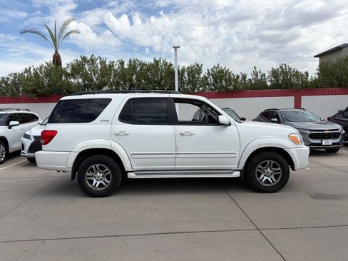 Used 2007 Toyota Sequoia SR5 w/ Preferred Pkg RWD image 2