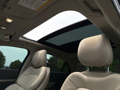 Used 2019 Lincoln Continental Select FWD image 8
