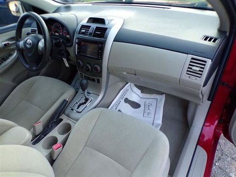 Used 2013 Toyota Corolla LE FWD image 19