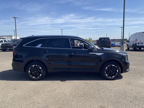 Certified 2025 Kia Sorento S w/ Panoramic Sunroof Package FWD image 6