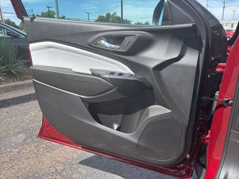 Used 2025 Chevrolet Trax LT w/ LT Convenience Package FWD image 18