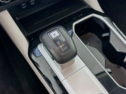 Used 2025 Mitsubishi Outlander SE image 25