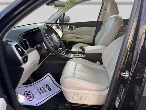Certified 2022 Kia Sorento SX Prestige w/ Panoramic Sunroof Package AWD/4WD image 12