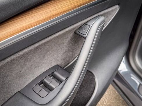 Used 2023 Tesla Model Y Performance image 43