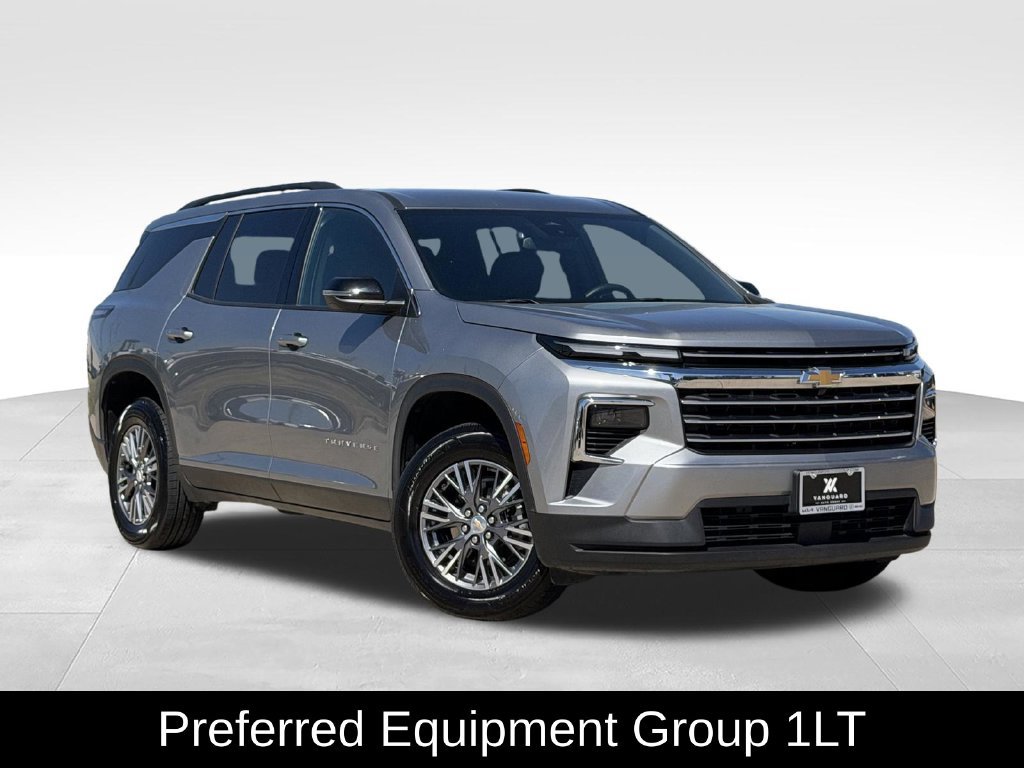 Used 2025 Chevrolet Traverse LT FWD image 2