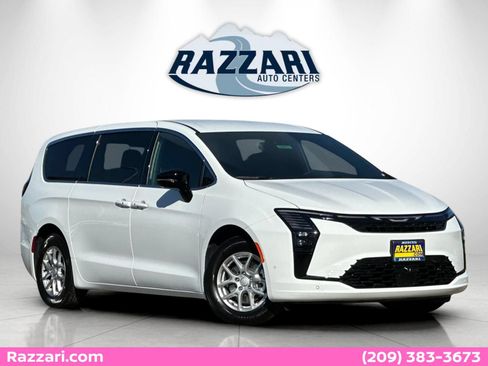 New 2027 Chrysler Pacifica Select FWD image 1