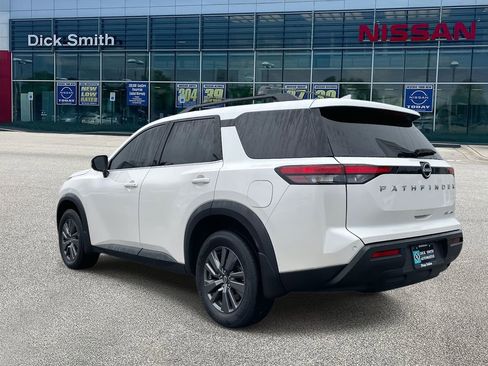 Used 2024 Nissan Pathfinder SV image 4