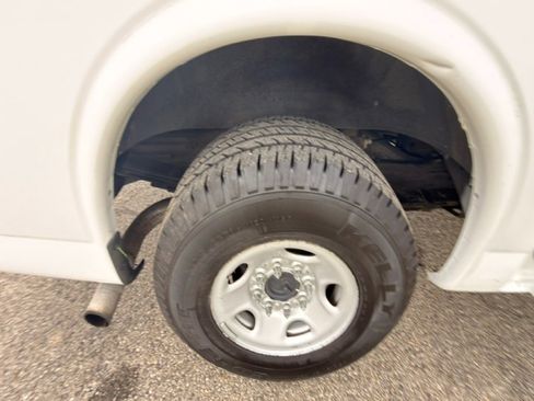Used 2013 Chevrolet Express 2500 RWD image 31