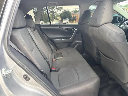 Used 2021 Toyota RAV4 LE AWD/4WD image 11