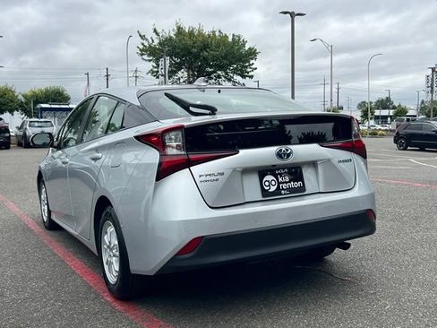 Used 2020 Toyota Prius LE AWD/4WD image 11