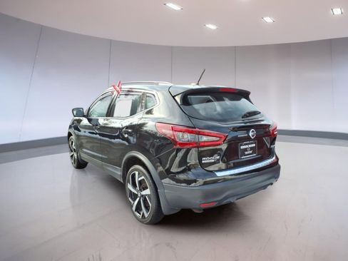 Used 2022 Nissan Rogue Sport SL w/ Premium Package image 3