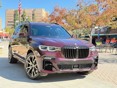 Used 2021 BMW X7 M50i image 4