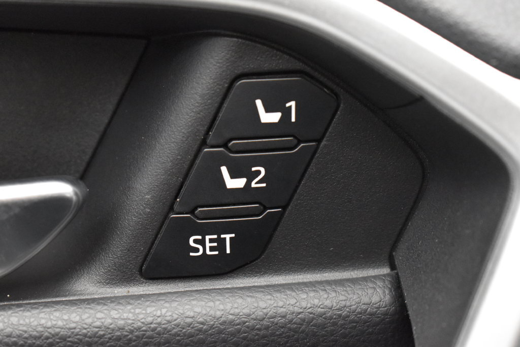 Used 2022 Toyota RAV4 Limited AWD/4WD image 13